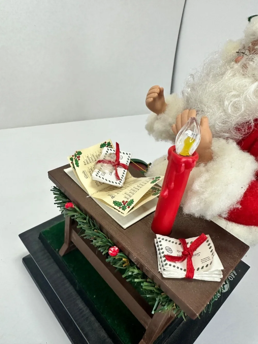 Vintage 1993 Holiday Creations Musical Santa Scene Light Up Noel Desk Figurine
